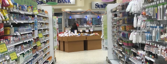 SunTrust Bank - Inside publix is one of Chesterさんのお気に入りスポット.