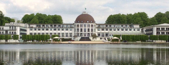 Parkhotel Bremen is one of Orte, die giovanni battista gefallen.