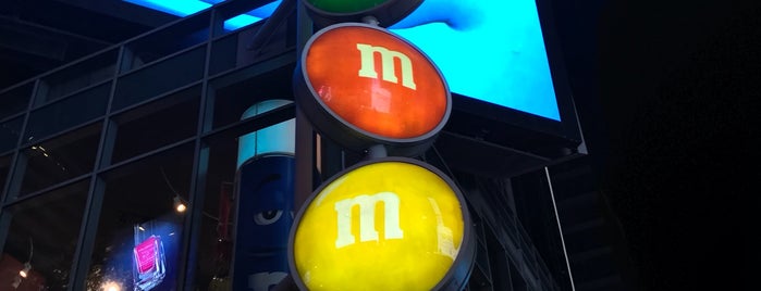 M&M's World is one of Tempat yang Disukai Roberto.