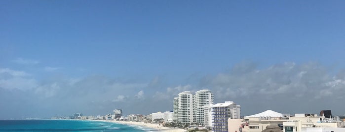 Krystal Cancún is one of Tempat yang Disukai Roberto.
