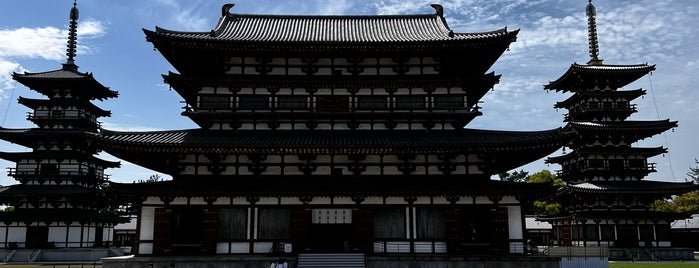 Yakushi-ji Temple is one of 奈良.