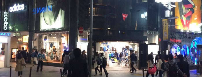 adidasブランドコアストア 新宿 is one of Tokyo running spots.