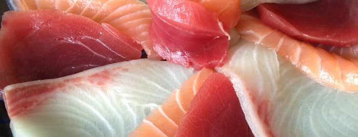Honmono Sushi Bar is one of phongthon : понравившиеся места.