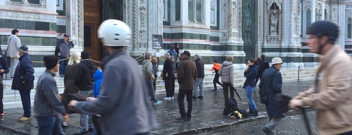 Piazza del Duomo is one of phongthon'un Beğendiği Mekanlar.