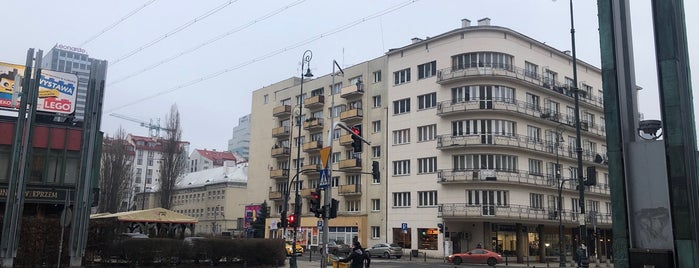 Kładka nad ulicą Chłodną is one of À Voir @ Warszawa.