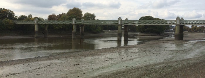 Kew Railway Bridge is one of Thames Crossings.