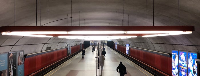 Metro Pole Mokotowskie is one of Warsaw.