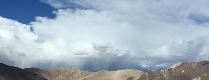 Pangong Tso is one of MedioOriente.