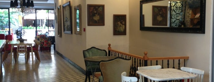 İstasyon Cafe is one of Lieux qui ont plu à Aynur.