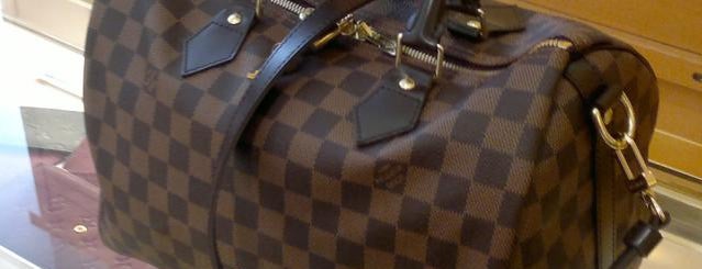 Louis Vuitton is one of Locais curtidos por Feras.