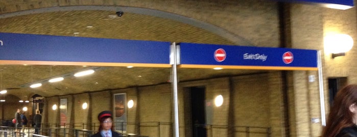 King's Cross Station is one of StarGirl11 : понравившиеся места.