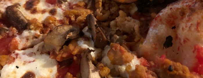 Sfumato Pizza is one of Lugares favoritos de John.