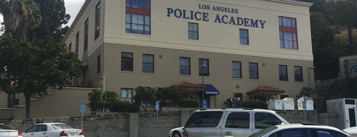 Los Angeles Police Revolver & Athletic Club Cafe is one of Locais salvos de Mollie.