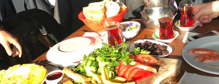 1842 Bistro Patisserie & Cafe is one of Istanbul Breakfast.