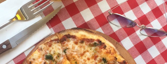 Pizza İl Forno is one of Yemek Ve Kitap'ın Beğendiği Mekanlar.