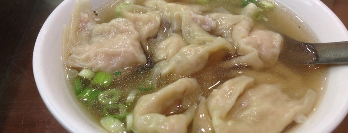 第二市場肉包。餛飩湯 is one of Taiwanese food.