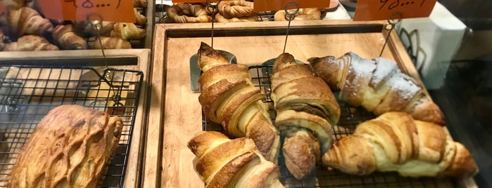 Croissant Center is one of Lugares guardados de Mohsen.