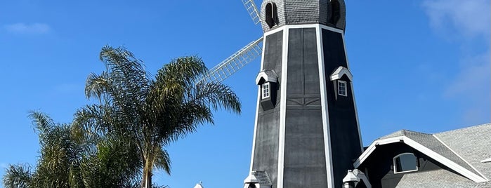 Windmill Food Hall is one of New SD.