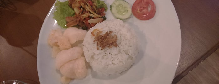 A'la Carté DarNía is one of Medan Culinary.