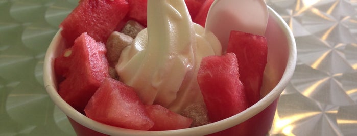 Tomunchi Frozen Yogurt is one of Lugares favoritos de Debra.