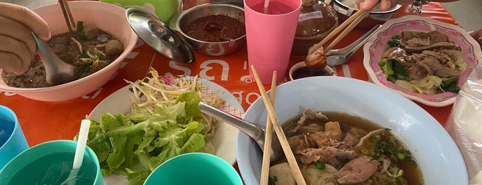 ก๋วยเตี๋ยวลูกทุ่งรุ่งเรือง is one of จ.เชียงใหม่.