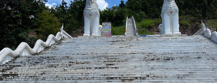 Wat Phra That Mae Yen is one of ปาย.