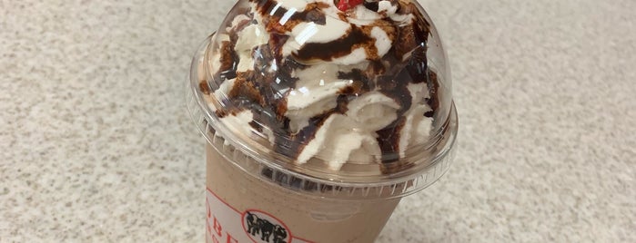 Oberweis Ice Cream & Dairy Store is one of Locais curtidos por Xinnie.