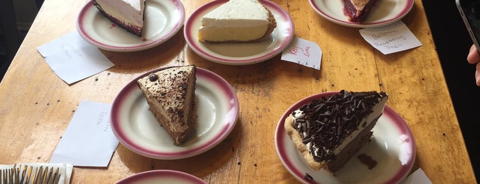 First Slice Pie Cafe is one of Nikkia J: сохраненные места.
