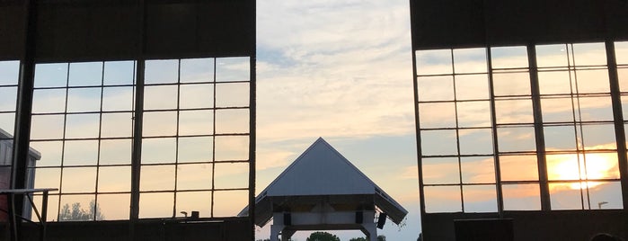 The Hangar at Stanley Marketplace is one of Garrett'in Beğendiği Mekanlar.