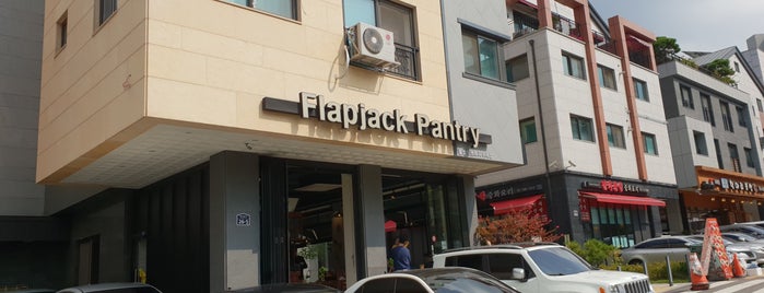 Flapjack Pantry is one of Orte, die Dewy gefallen.