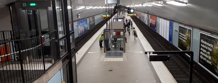 Метро Уденплан is one of Stockholm.