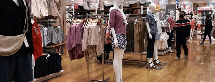 Uniqlo ユニクロ is one of Philippines! My TRN’s going!!!.
