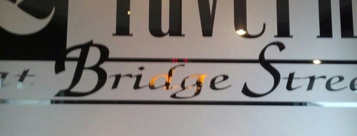 Tavern at Bridge Street is one of สถานที่ที่ Justin ถูกใจ.