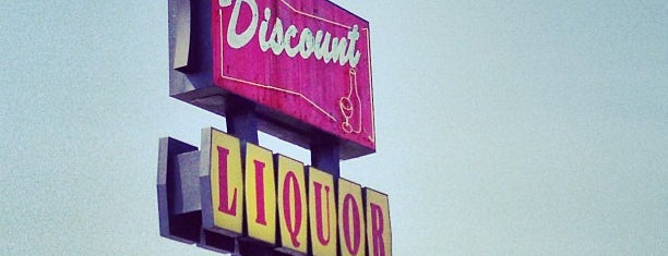 Discount Liquor is one of Lieux qui ont plu à Rob.