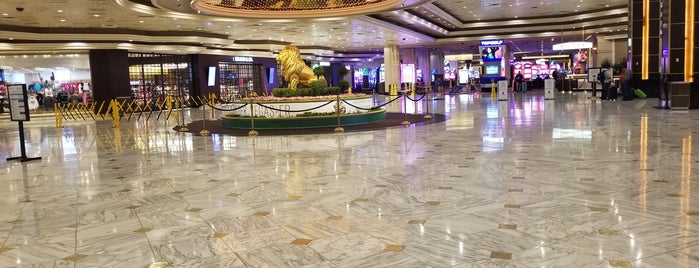 MGM Grand Tower is one of Lugares favoritos de Derek.