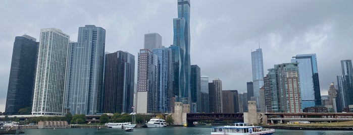 Chicago River Lock is one of Orte, die Mike gefallen.