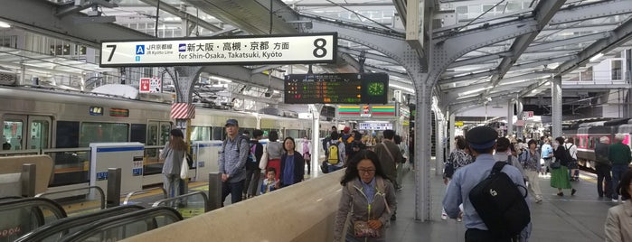 Platforms 7-8 is one of 大阪駅.