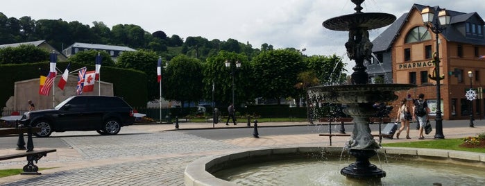 Place Albert Sorel is one of Normandie & Seine.