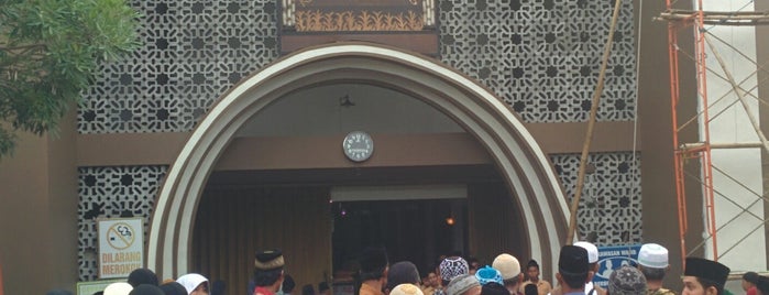 Makam Gus Dur is one of Wisata Religi Spiritual dan Keyakinan Jawa Timur.