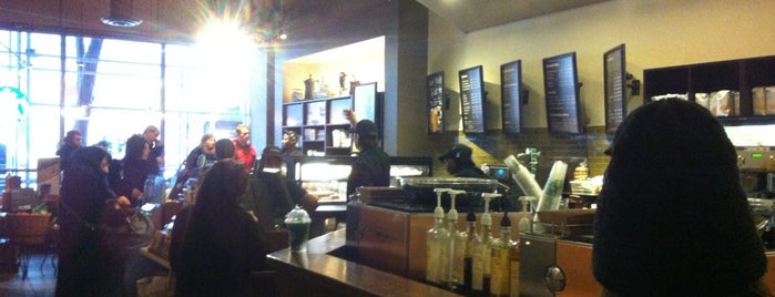 Starbucks is one of Locais curtidos por Christina.