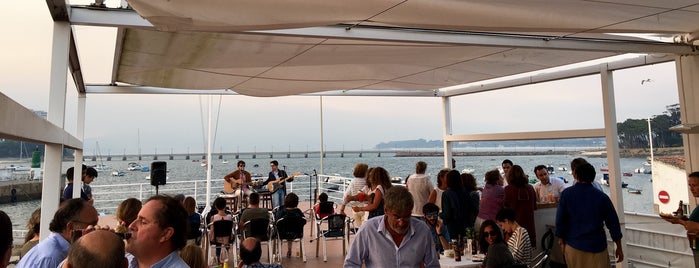 Club Maritimo de Canido is one of Terraza O Jardin.