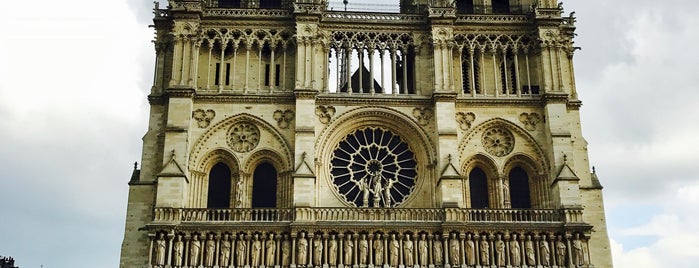Kathedrale Notre-Dame de Paris is one of Orte, die Dirk gefallen.