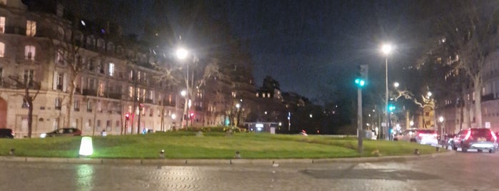 Place de Wagram is one of Déjà vu.