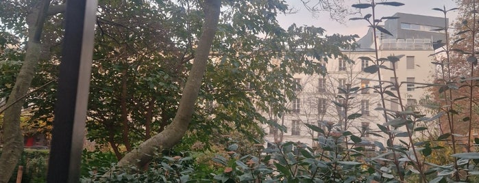 Jardin Jean-Louis Majorelle is one of Hotspots Wifi Orange - Les Parcs Parisiens.