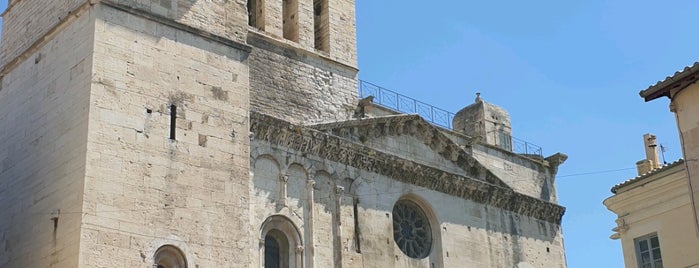 Cathédrale Notre-Dame-et-Saint-Castor is one of France.