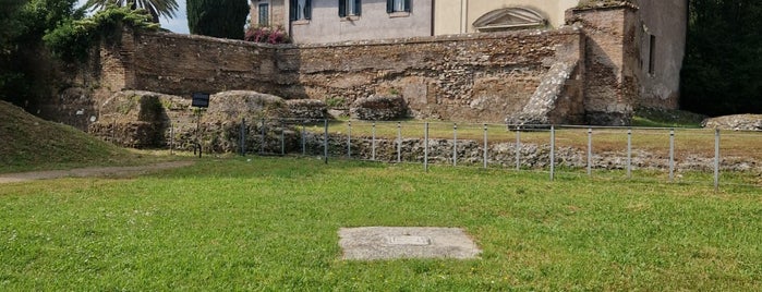 Basilica di Santa Francesca Romana is one of Tempat yang Disukai Akhnaton Ihara.