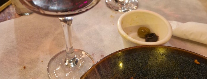 Vin Bis Boétie is one of Où manger la meilleure crème brûlée de Paris ?.