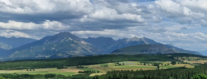 Col Bayard (altitude 1 248m) is one of La route Napoléon.