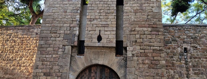 Portal de Santa Madrona is one of Sitios Barcelona.