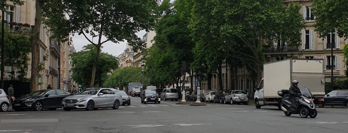 Place du Brésil is one of Plus beaux sites à visiter à PARIS.